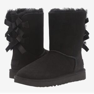 Ugg Bailey Bow II Boots Size 7 NWOB